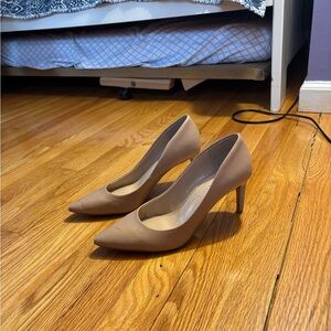 Kelly & Katie Nude Pointed Toe Pumps - Size 8M